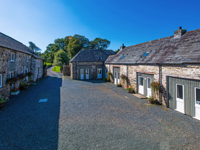 Treworgey Manor Holiday Cottages - Communal Courtyard